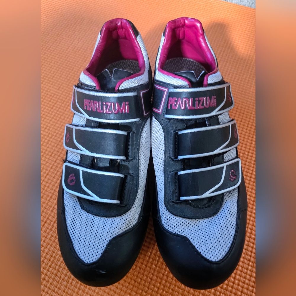 SOLD - PEARL iZUMi Quest Road Cycling Shoes - Women's Size 40